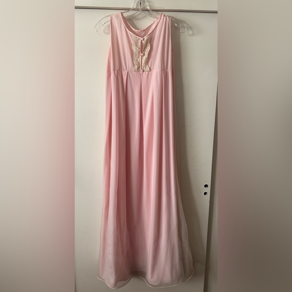 Vintage women’s Elegant delicate bubblegum Pink Long Flowy Tulle lace nightgown